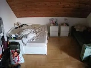 Offline voyeurcam-julmodels-greybed-3 on CamSoda