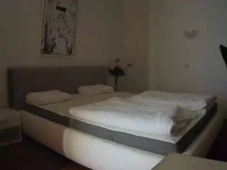 Offline voyeurcam-julmodels-reallife-2 on CamSoda