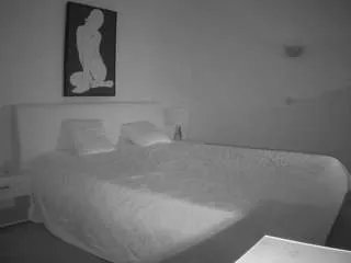 Offline voyeurcam-julmodels-reallife-2 on CamSoda