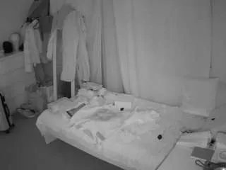 Offline voyeurcam-julmodels-reallife-3 on CamSoda