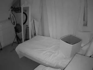 Offline voyeurcam-julmodels-reallife-3 on CamSoda