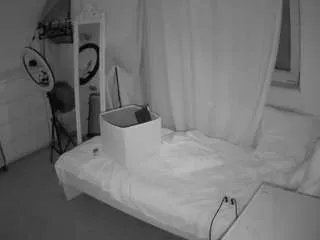 Offline voyeurcam-julmodels-reallife-3 on CamSoda