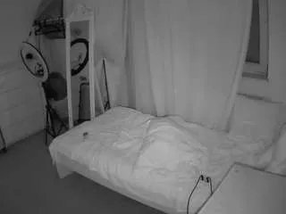 Offline voyeurcam-julmodels-reallife-3 on CamSoda