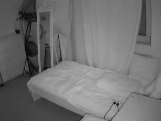 Offline voyeurcam-julmodels-reallife-3 on CamSoda