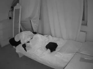 Offline voyeurcam-julmodels-reallife-3 on CamSoda