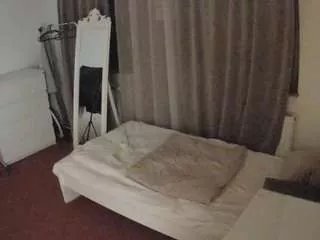 Offline voyeurcam-julmodels-reallife-3 on CamSoda