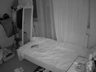 Offline voyeurcam-julmodels-reallife-3 on CamSoda