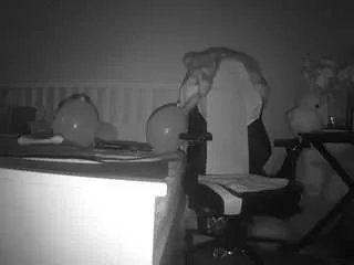 Offline voyeurcam-sexy-little-ana-01 on CamSoda