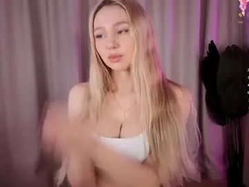 Freechat avroramy on Chaturbate