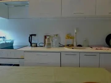 Freechat crystalnut on Chaturbate