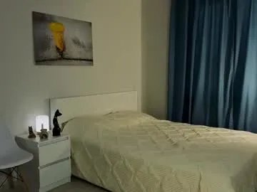 Freechat emiliamilas on Chaturbate