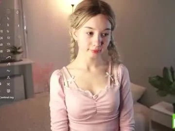 Freechat lynngroves on Chaturbate