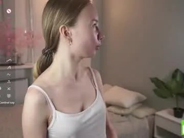 Freechat lynngroves on Chaturbate