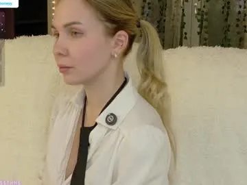 Freechat xxxhoneyxx on Chaturbate