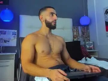 Freechat yiyo10_ on Chaturbate