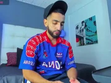 Freechat yiyo10_ on Chaturbate