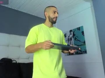 Freechat yiyo10_ on Chaturbate