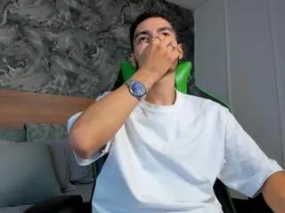 Freechat cameron_pierce on Flirt4Free