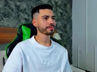 Freechat cameron_pierce on Flirt4Free