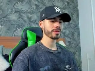 Freechat cameron_pierce on Flirt4Free