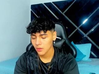 Offline chris_de_la_fonde on Flirt4Free