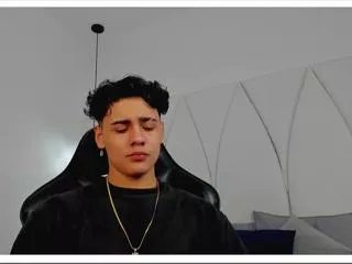 Offline chris_de_la_fonde on Flirt4Free