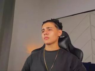 Offline chris_de_la_fonde on Flirt4Free