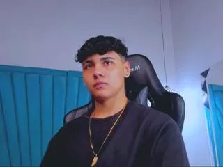 Offline chris_de_la_fonde on Flirt4Free