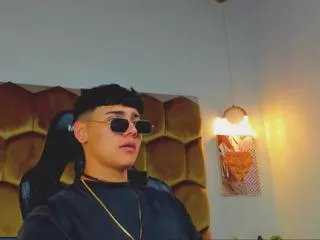 Offline chris_de_la_fonde on Flirt4Free