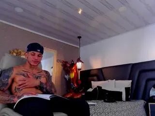 Offline cristian_broonkss on Flirt4Free