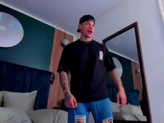 Offline cristian_broonkss on Flirt4Free