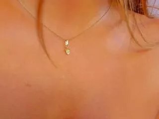 Away emiliana_lowell on Flirt4Free