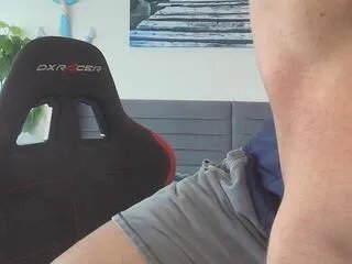 Offline emilio_reynolds on Flirt4Free