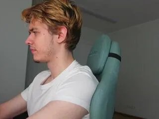 Freechat logan_fraser on Flirt4Free