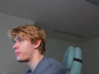 Freechat logan_fraser on Flirt4Free