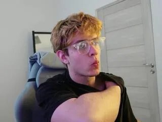 Freechat logan_fraser on Flirt4Free