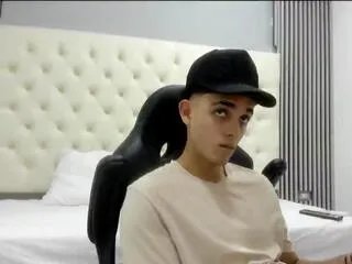 Freechat nathan_shimmer on Flirt4Free