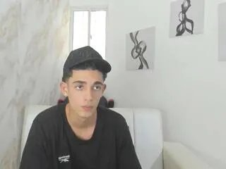 Freechat nathan_shimmer on Flirt4Free