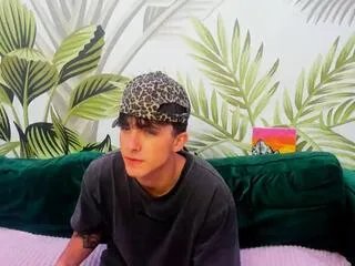 Freechat pierce_bailey on Flirt4Free