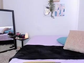 Freechat sara_laurent on Flirt4Free