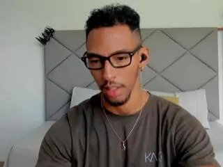 Freechat tylor_jess on Flirt4Free