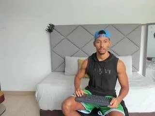 Freechat tylor_jess on Flirt4Free