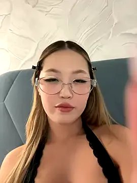 Freechat Aiko_Yumi on StripChat