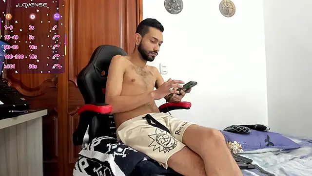 Freechat Aron_Baylor on StripChat