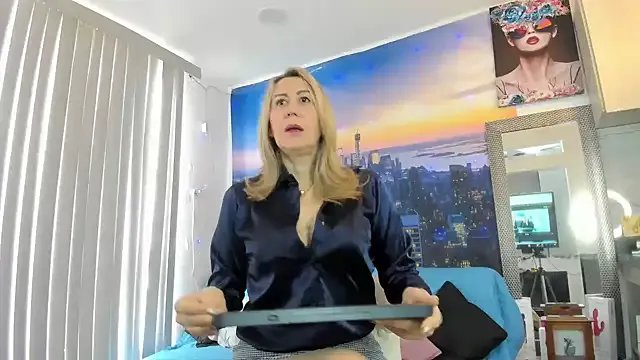 Private ashleymilf_1 on StripChat