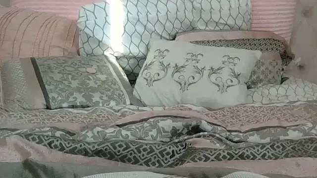 Freechat beautylovess on StripChat