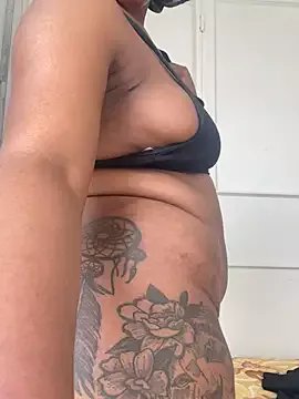 Freechat beverlyxxxx on StripChat