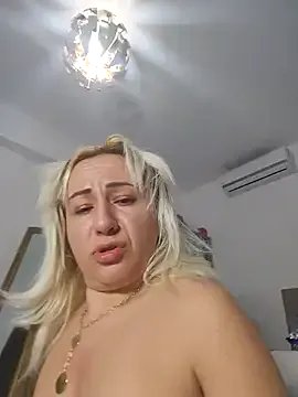 Freechat Bornforporn_ on StripChat