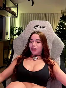 Freechat carolynnetrujillo on StripChat