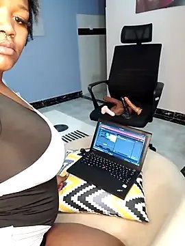 Freechat Cherriikenzie on StripChat